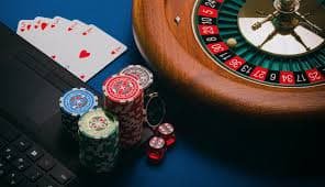 Meja roulette dealer langsung mogetoto dengan multi-kamera studio
